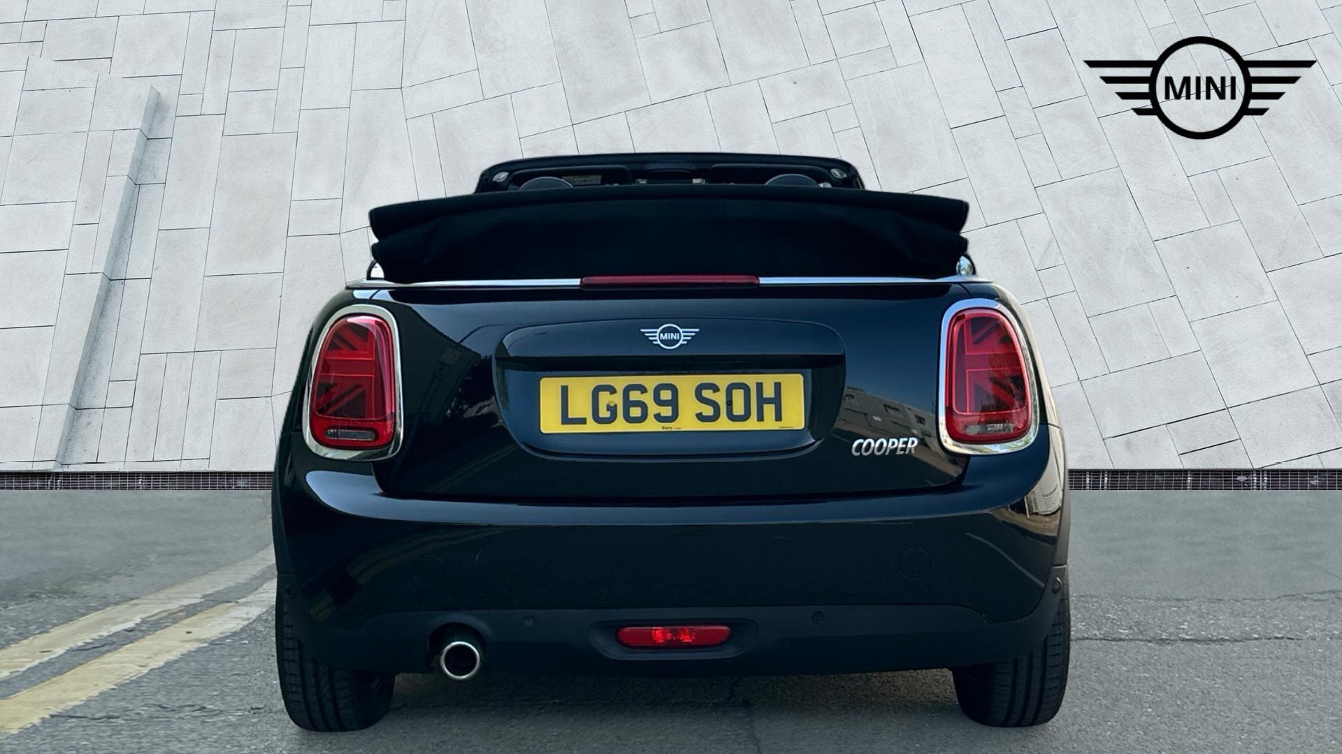 Berry Chiswick Mini | Car dealership in Brentford | Autotrader